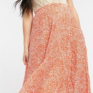 Oasis pleated skirt in orange spot